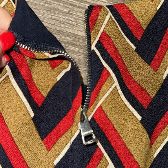 Gucci Chevron Print Pleated Dress US 4 / Italian size 40. 100% authentic Gucci! - Picture 6 of 12